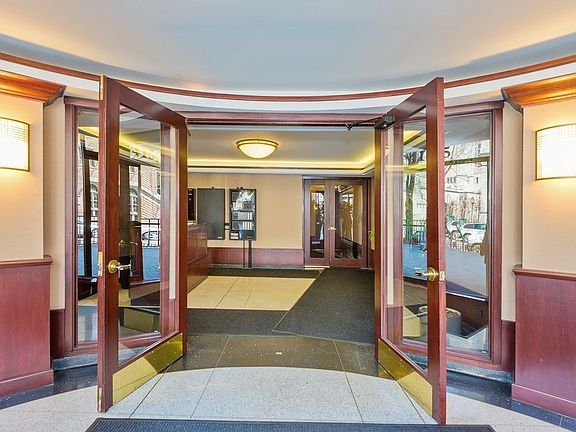 4th image of 1415 N Dearborn Pkwy #11D
