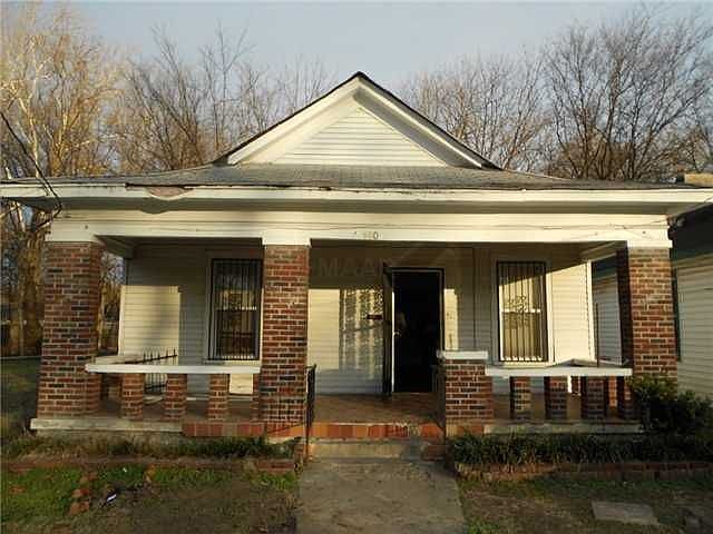 1st image of 980 Woodlawn St