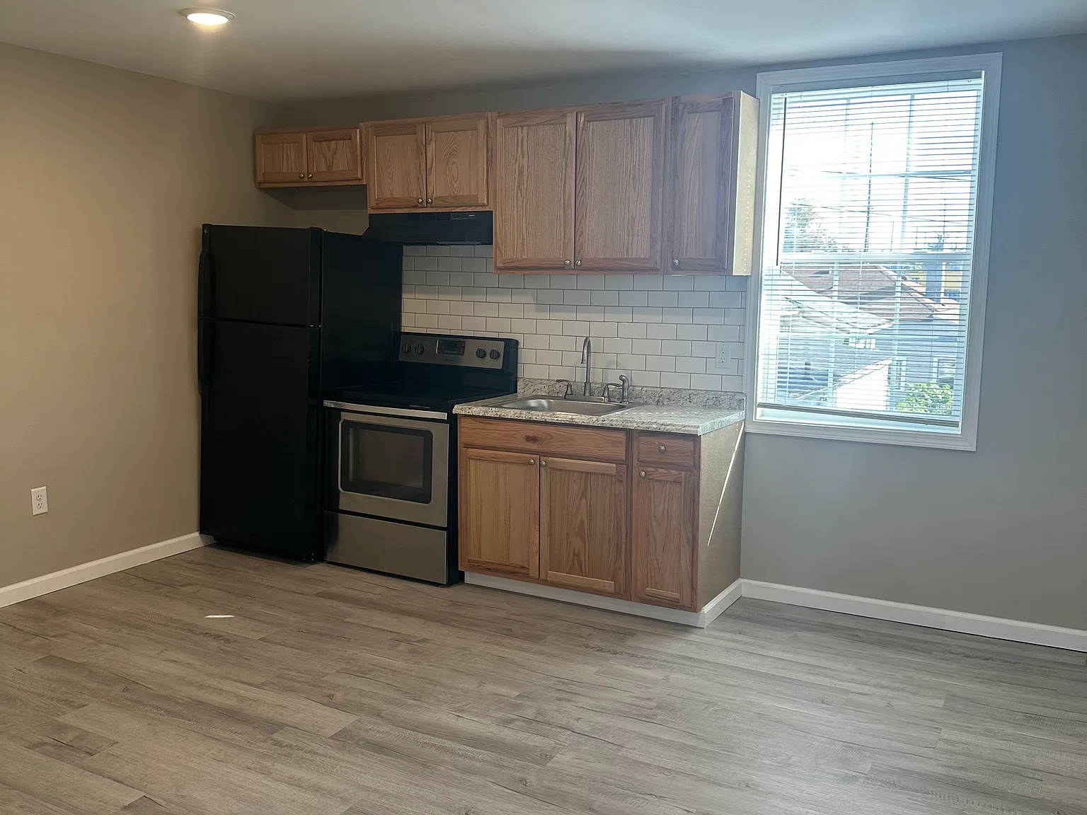2 bed, 1000 sqft, $1,100 — Photo 1