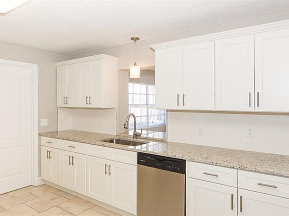 4th image of 8930 Oakwood Dr
