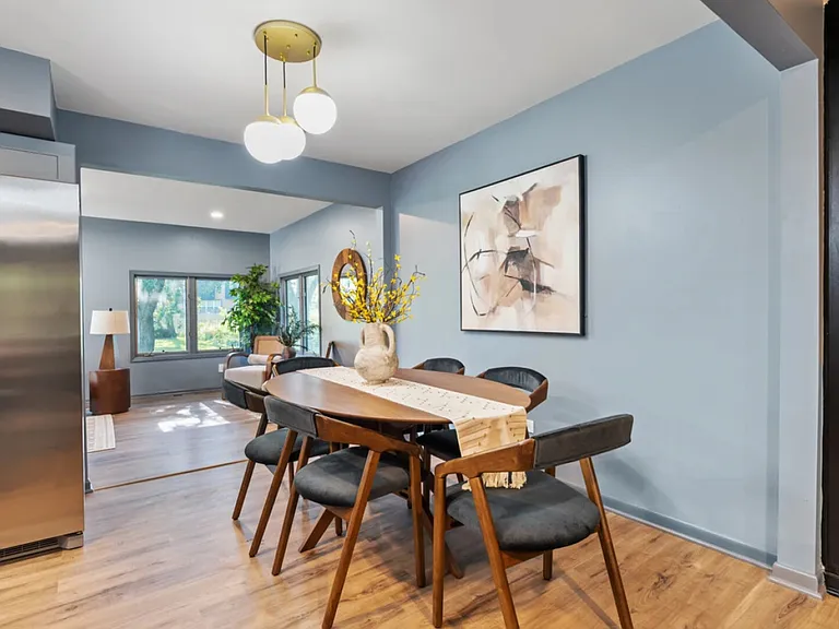 11S506 Lemont Rd — Photo 10