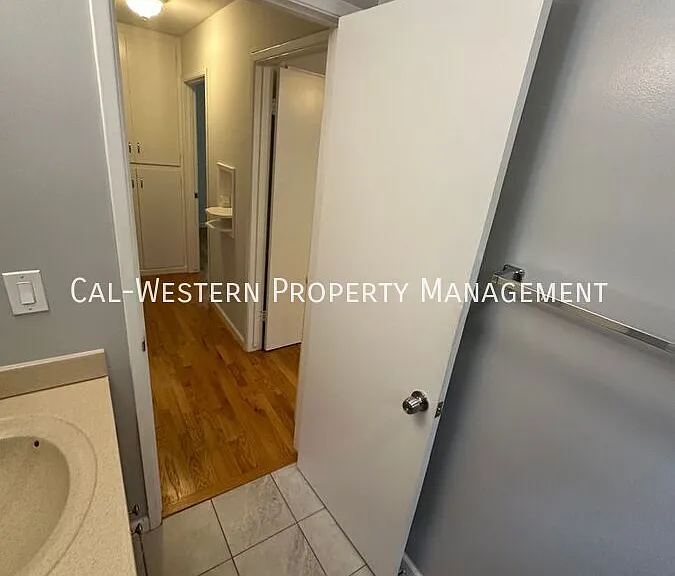 250 Palo Alto Ave #1 — Photo 13