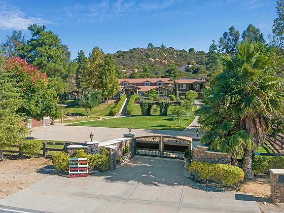 5th image of 38596 Avenida Bonita