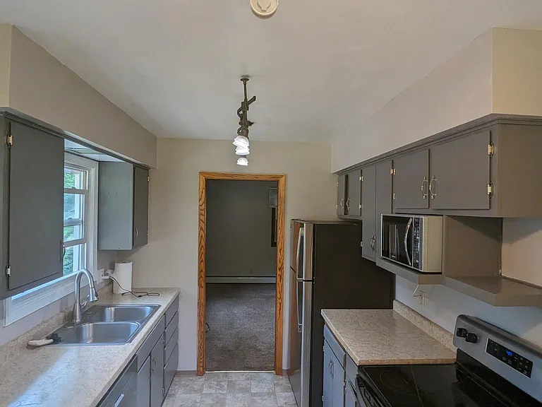 Kitchen (flooring has been replaced since photo)