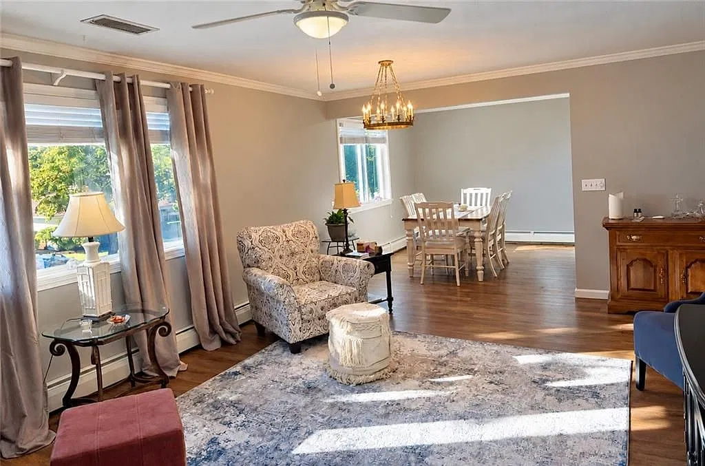 2 bed, 1.0 bath, 1093 sqft, $2,800 — Photo 1