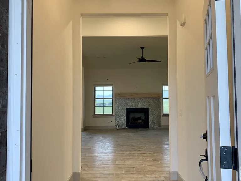 1036 Parker Ln — Photo 2