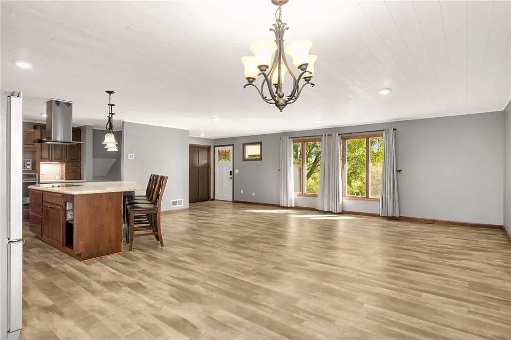 4 bed, 2879 sqft, $3,200 — Photo 3