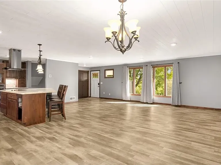 6351 Brighton Ave SE — Photo 3