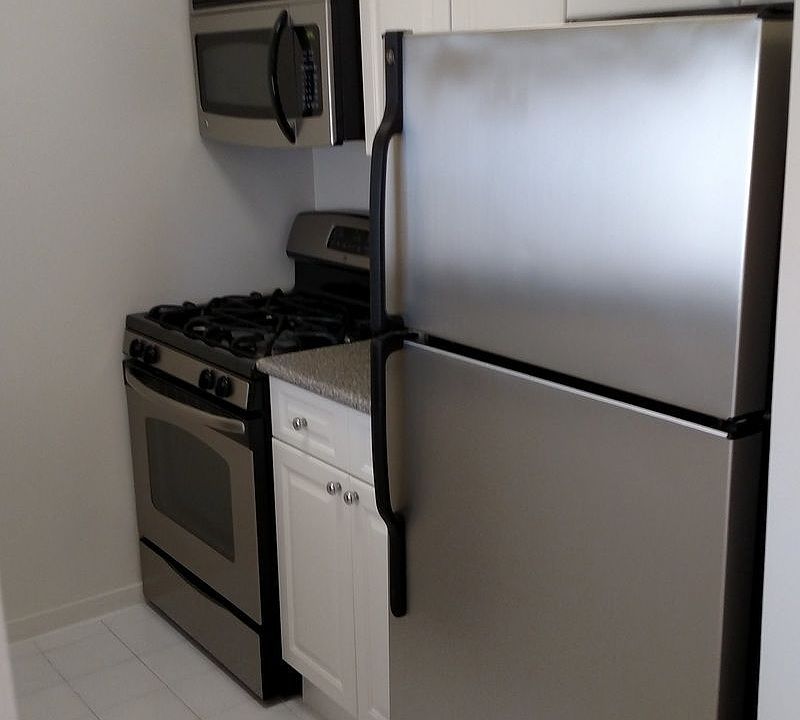 1st image of 250 W 50th St APT 39E