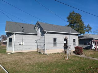 107 W Alabama St, Oblong, IL 62449