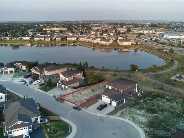 25 Lakes Estates Cir, Strathmore, AB T1P 0B7