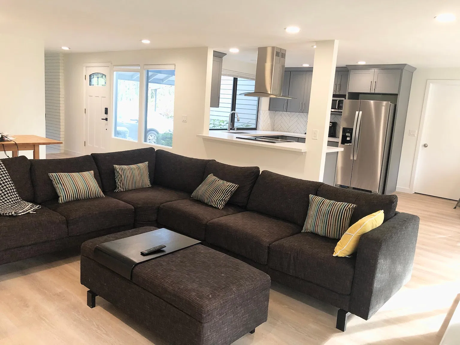 3 bed, 1720 sqft, $4,300 — Photo 3
