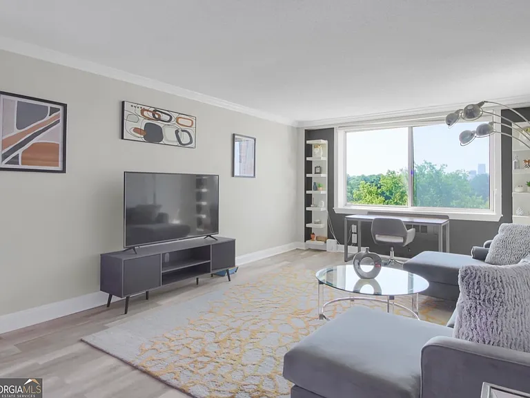 2479 Peachtree Rd NE — Photo 2