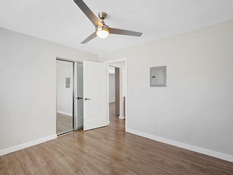 419 N Broadway — Photo 13