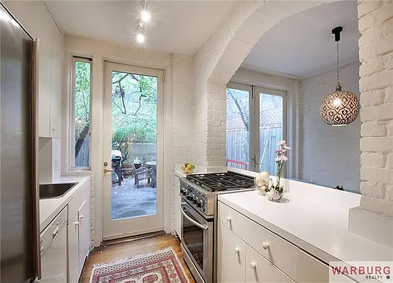 Rented by Warburg | media 4