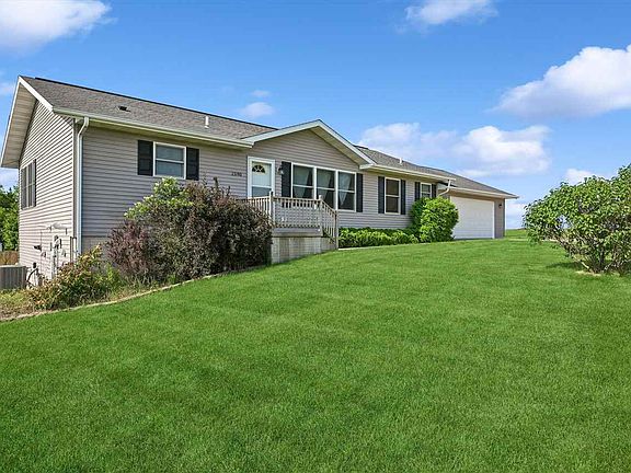 2nd image of 2590 Meadow View Dr
