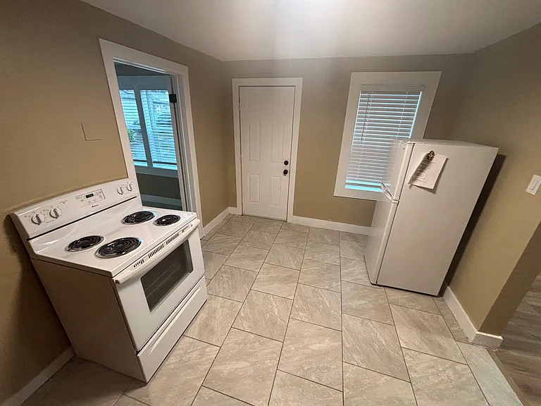 118 W Miller Ave #1 — Photo 5