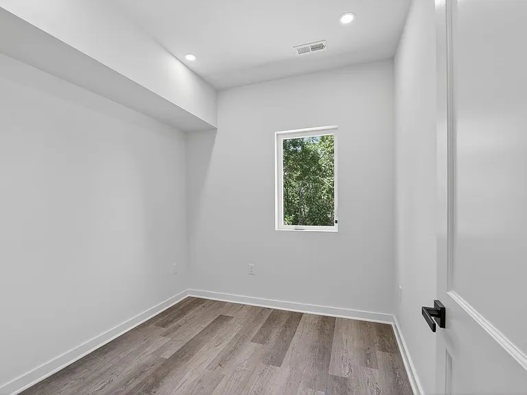 1321 Anacostia Rd SE — Photo 15