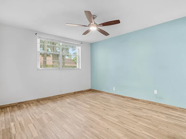 2865 SW 22nd Ave #105 — Photo 14