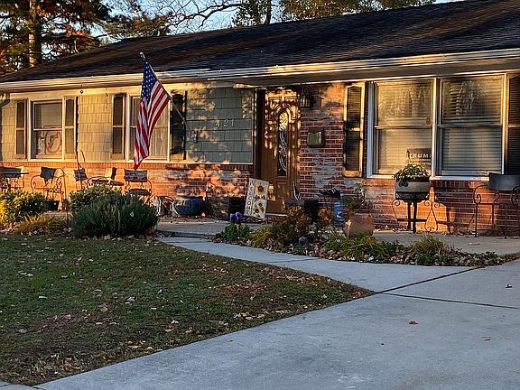 2nd image of 421 Malibu Dr