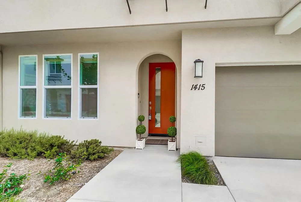 3 bed, 3.5 bath, 1938 sqft, $4,050 — Photo 4