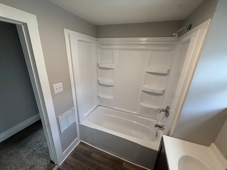 938 W Edwards St — Photo 26