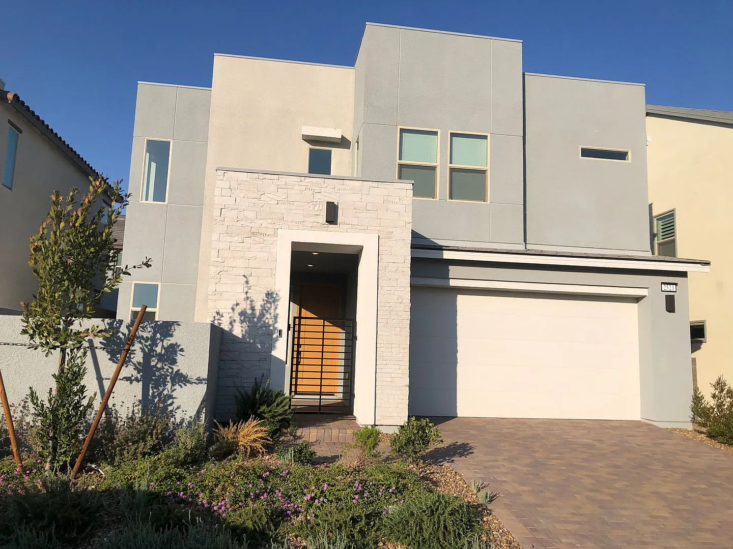 !!Coming Soon!! 3 Bedroom Stunning Home In Inspirada Over 2000 Sqft!! — Photo 1