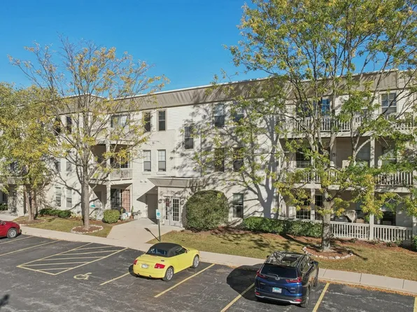 34451 N Old Walnut Cir Unit 205, Gurnee, IL 60031