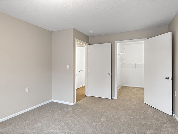 5th image of 1068 N Raymond Ave #201