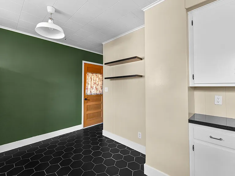 523 E Delmar St — Photo 7