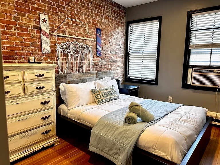 10 Pompeii St #2 — Photo 11