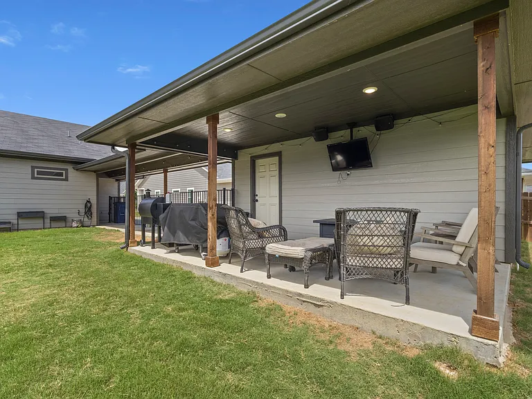616 Charlotte Ln — Photo 29