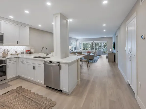 6371 Pelican Bay Blvd, Naples, FL