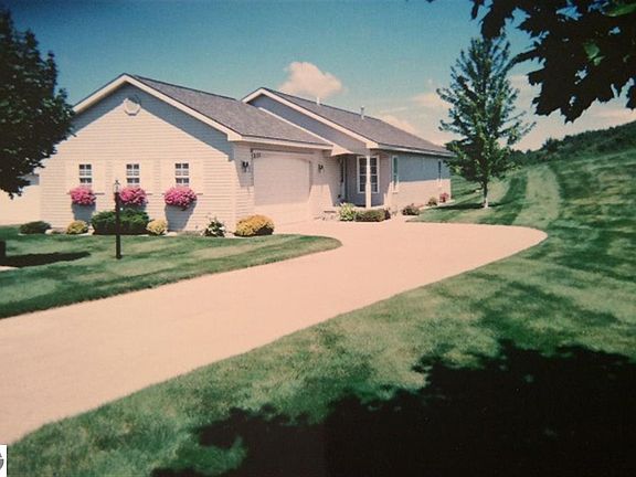2nd image of 2135 Seaview Dr
