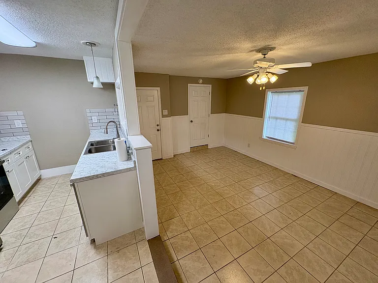 926 Medford Ave — Photo 4