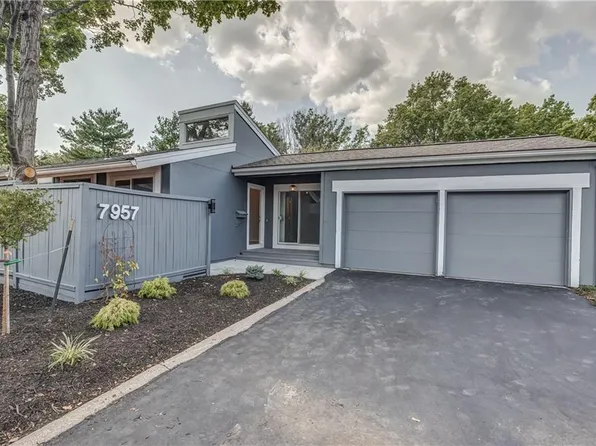 7957 Colony Ln, Lenexa, KS 66215