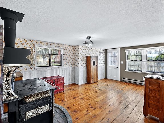 5th image of 131 Country Ln