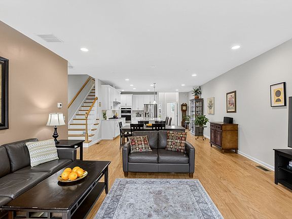 4th image of 87 Shannon Way #1