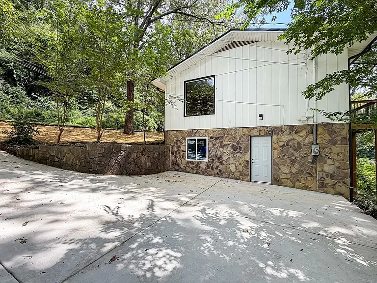 405 Dempsey Ln — Photo 25