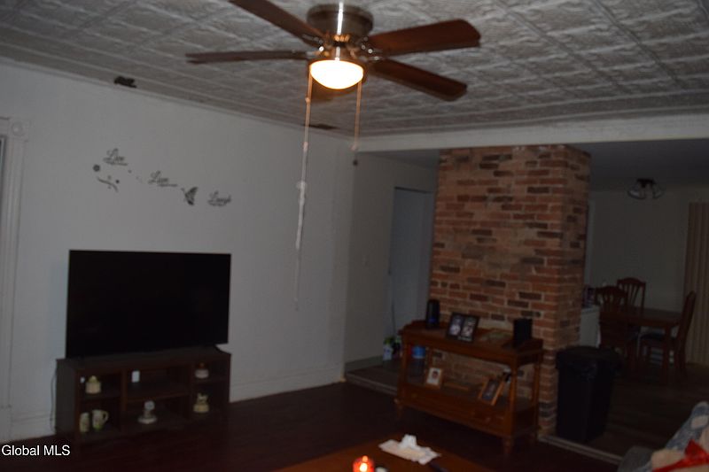 4th image of 708 3rd Avenue