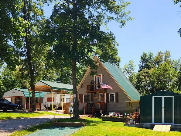 4182 Shady Lane Dr, Brooklyn, IA 52211