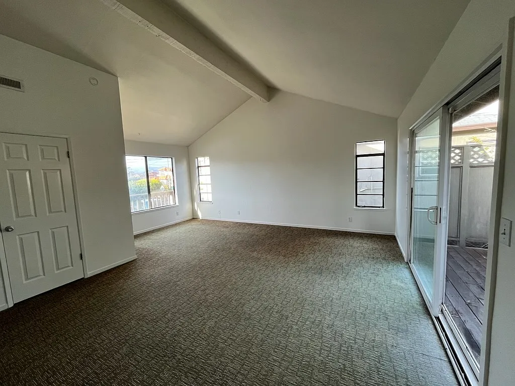 23030 E Cliff Dr — Photo 4