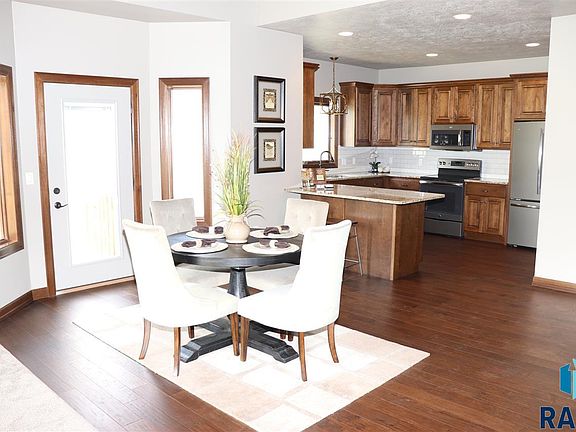 3rd image of 7305 Grand Arbor Ct