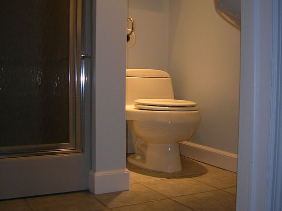 Downstairs Bathroom (New - Winter 06)
