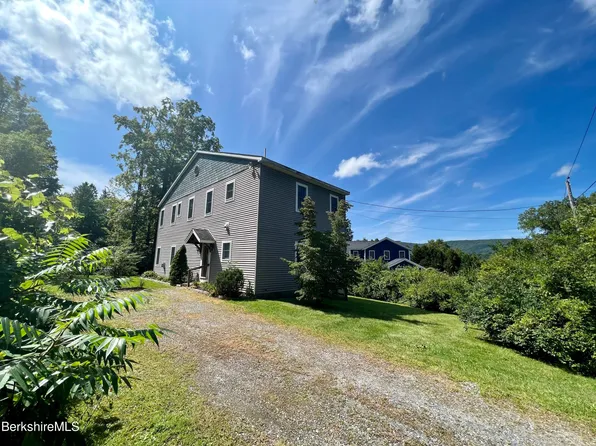 3 Mahkeenac Ter, Stockbridge, MA 01262