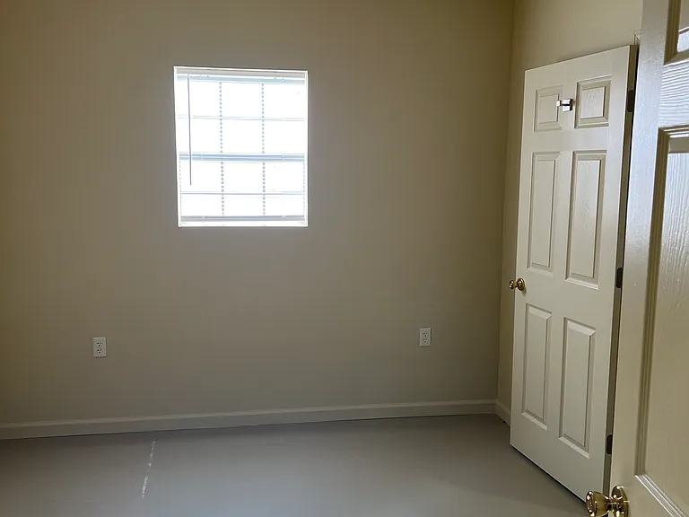 10400 FM 90 — Photo 1
