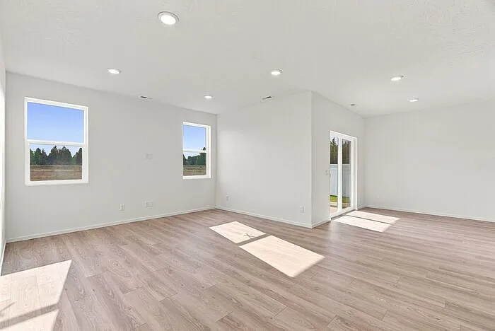 4 bed, 3.0 bath, 1765 sqft, $2,600 — Photo 4