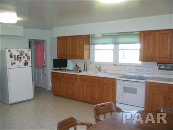 4th image of 1005 N Silver Maple Ln