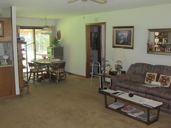 3rd image of 123 Pottawattamie Dr