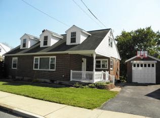 1012 Broad St, Akron, PA 17501